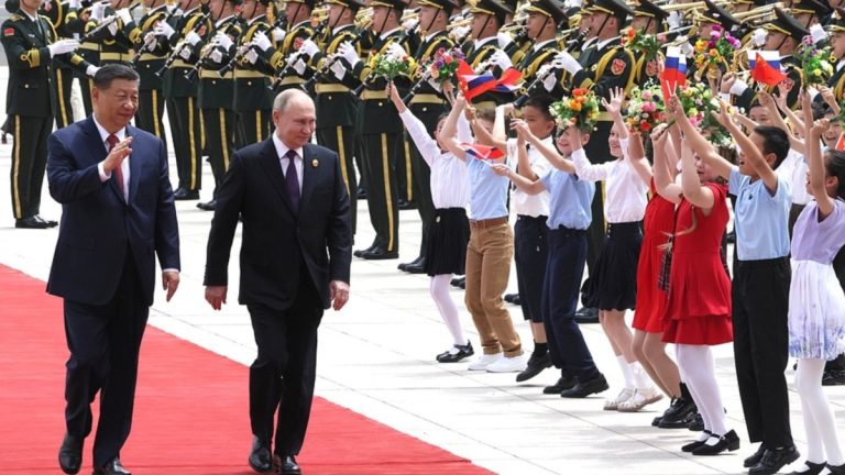 „Добри съседи, добри приятели“. Путин и Си задълбочават сътрудничеството си