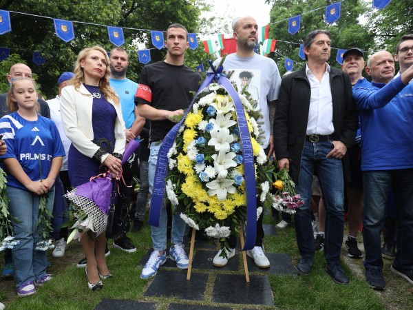 Левски има вариант за треньор при отказ от Генчев