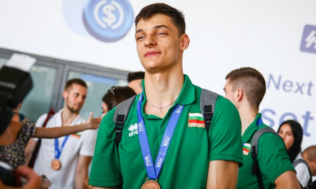 Оперират Алекс Николов, аут е от Лигата на нациите
