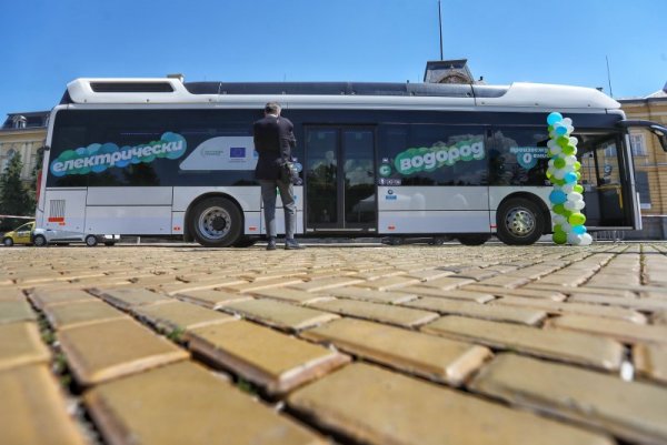 Автобус на водород тръгва по софийските улици