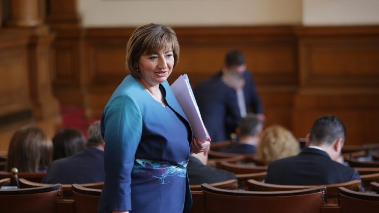 „Вие сте проект, временен“. „Величие“ подкрепи ГЕРБ и ДПС в гласуване за комисията за правилника