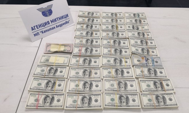 Заловиха недекларирани $340 000 на „Капитан Андреево“