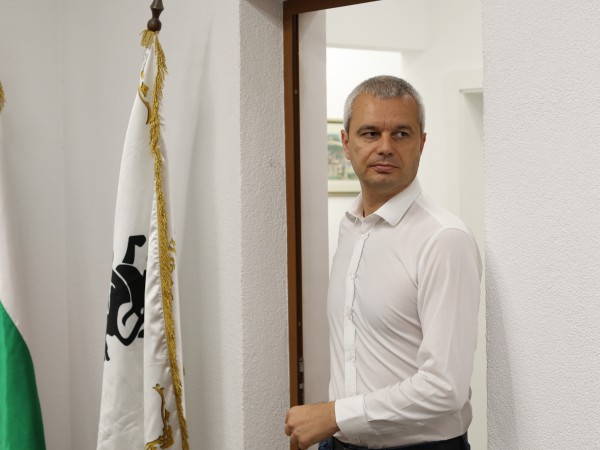Костадинов: Българската политическа система фалира