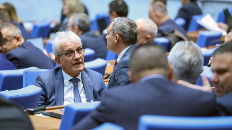 „Новото начало“. ДПС свали доверието си от Рамадан Аталай