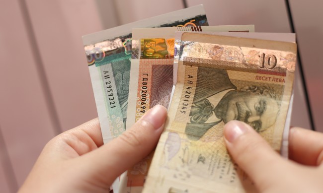 Поредна ало измама: Ужилиха две баби с по 8000 лева