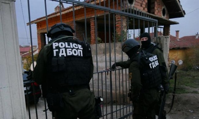 Спипаха 11 мигранти на „Тракия“, изгоряха с по 3000 евро