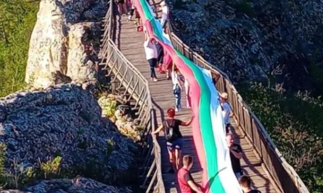 В Провадия биха рекорда за най-дълго знаме – 808 м