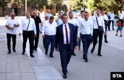 „ДПС без Пеевски“. ДПС-Доган протестира срещу ДПС-Пеевски и поиска оставки