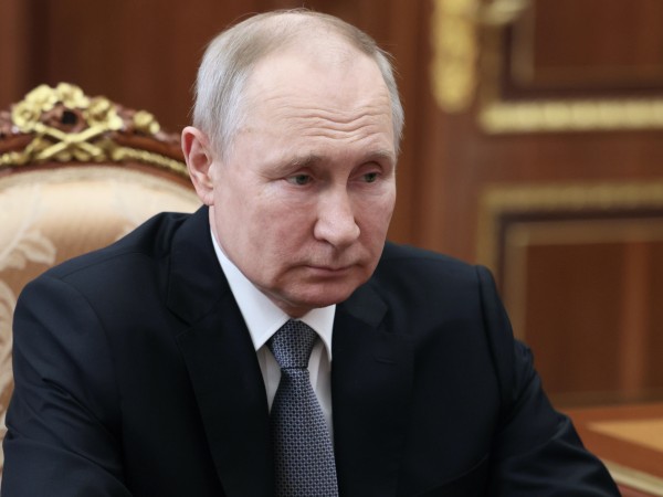 Любимец на Орбан и Путин превзема телекомуникационния пазар в РСМ