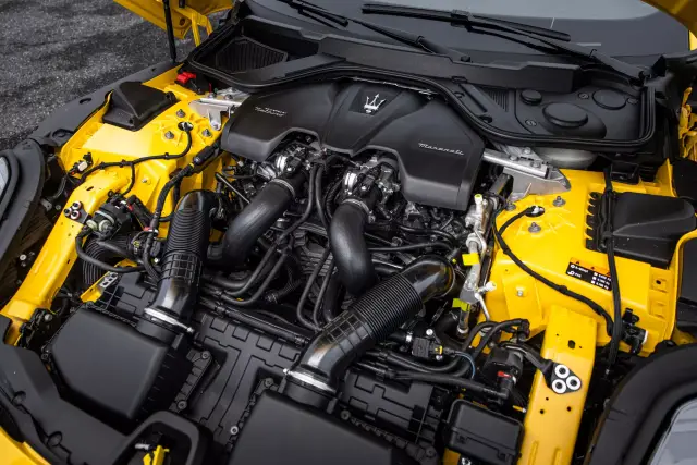 Механична трансмисия и над 600 к.с. за новото Alfa Romeo