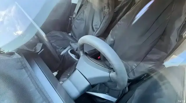 Първи снимки на евтината Tesla – какви са разликите със стандартния Model Y?
