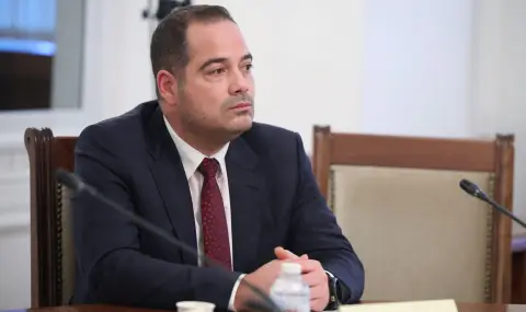 Калин Стоянов: Кортежът на Румен Радев е „достоен за велик диктатор“