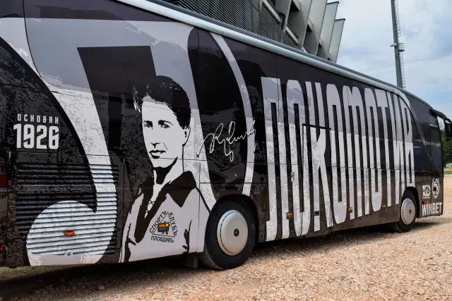 Локомотив Пловдив се похвали с нов автобус
