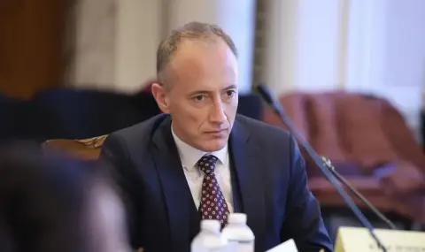 Министър Вълчев: Цялостната промяна на учебните програми изисква над 5 години