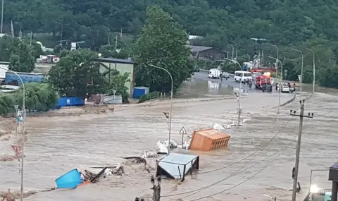 Наводнения предизвикаха извънредно положение в Краснодарския край на Русия ВИДЕО
