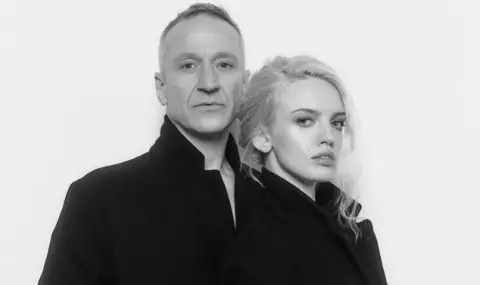 Романтика на морския бряг: Деян Донков и Анна Кошко разтопиха сърцата на феновете с вълнуващо ВИДЕО