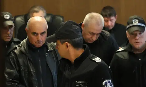 Оставиха в ареста служителите на ДАИ, поискали подкуп от екипа на Роби Уилямс
