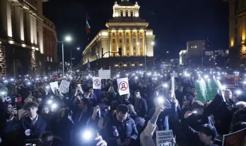 Асен Василев призова за окупация на парламента във вторник