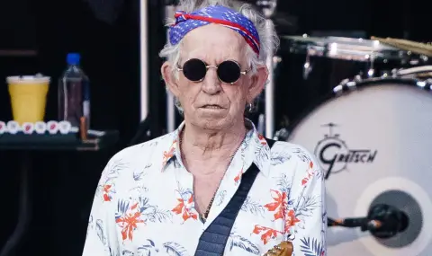 Кийт Ричардс от The Rolling Stones навършва днес 82 г., но поради здравословните му проблеми групата отменя турнето си през 2026 г.