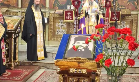 В родния му Карлово почетоха 153 години от гибелта на Васил Левски и се поклониха пред делото му