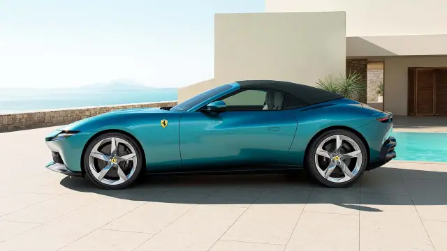 Най-новото Ferrari остана без покрив
