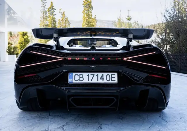 Първи снимки на българското Bugatti Mistral