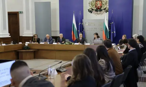 Премиерът Гюров и вътрешният министър обсъдиха с наблюдатели мерки за провеждането на честни избори