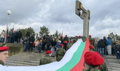 Пренасят 300-метров трибагреник за Трети март в Стара Загора
