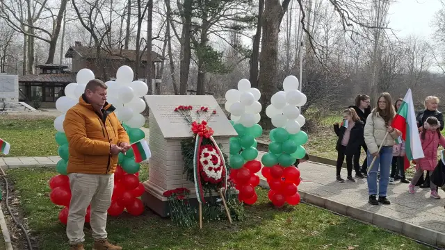 В село Бяла Река отпразнуваха 3 март с поезия и минута мълчание