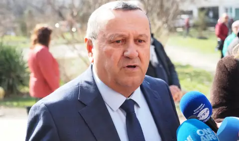 Социалният министър: Мина времето, когато пред асансьора на пленарната зала се раздаваха публични финанси