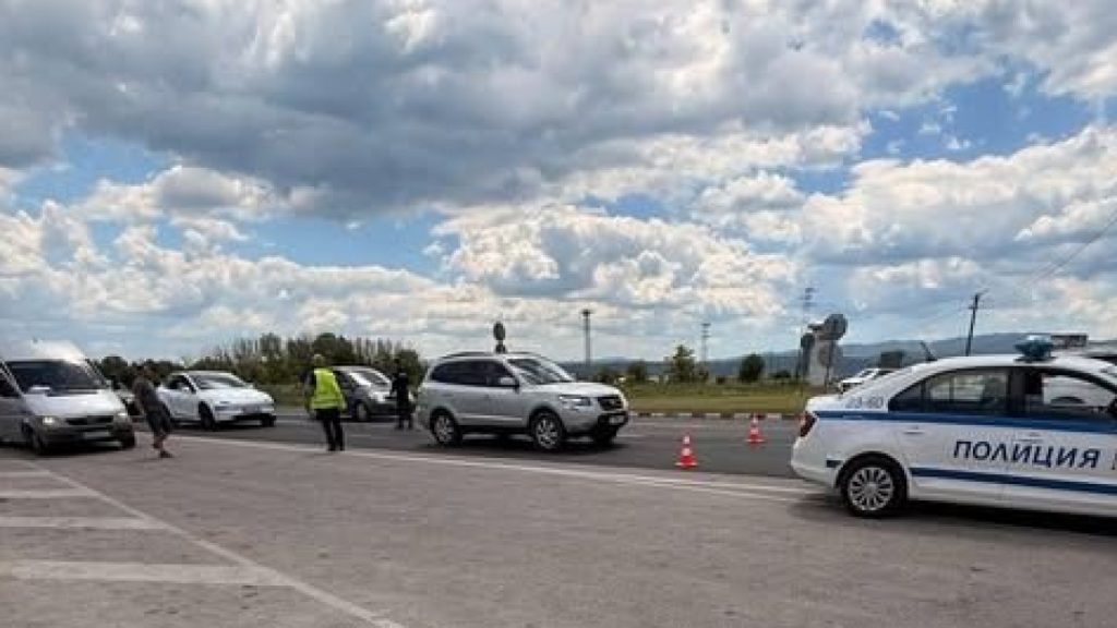 драматичен сблъсък при „стражата“ парализира движението по път i-6