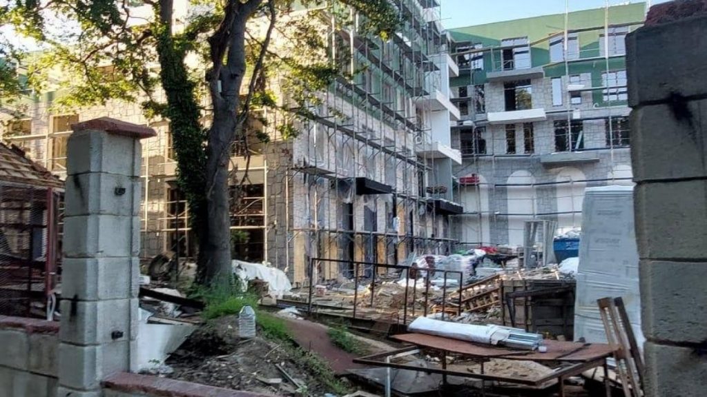 крахът на незаконния град в баба алино: конецът на архитектурния хаос