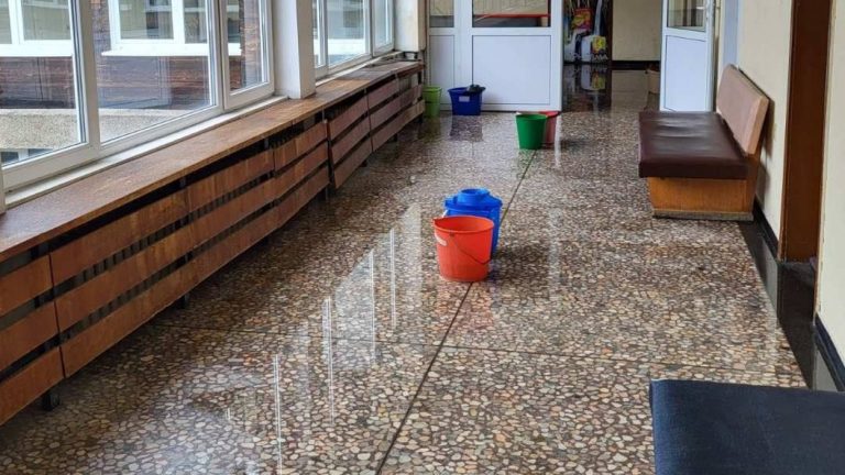 Критично състояние в Трявна: Медицинска апаратура под заплаха след потопа
