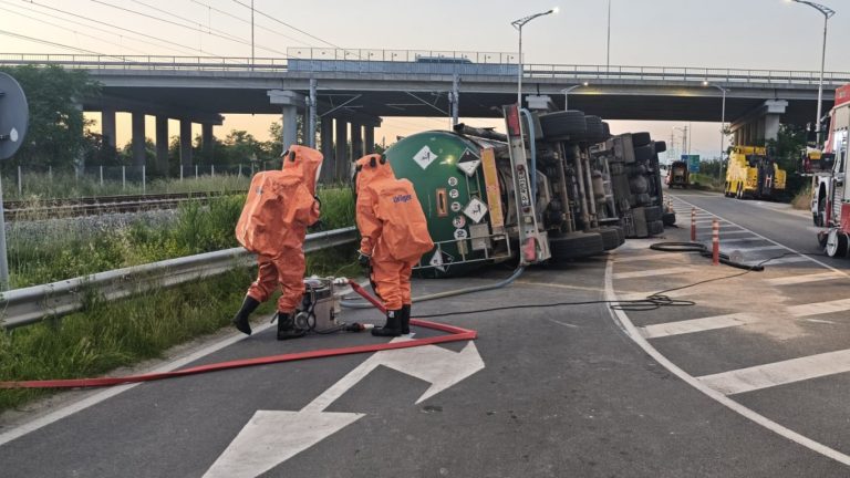 Опасен разлив в Пловдив: Половина денонощие за почистване на сярна киселина