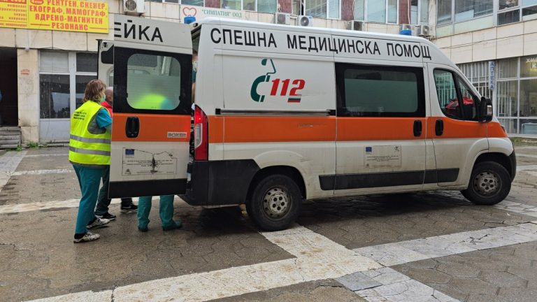 Уплаха в казанлъшките села: Бебе и момче пострадаха при обръщане на автомобил