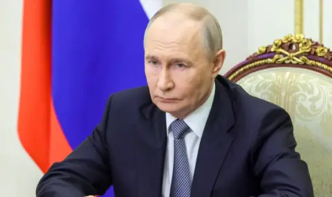 Робърт Сървис: Путин допусна огромна грешка с войната в Украйна, танкистите му тръгнаха към Киев с парадни униформи