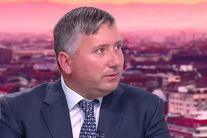 анатомия на една политическа илюзия: къде е истинският разпад?