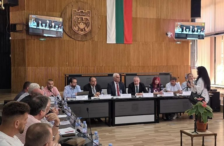 Битката за Бобов дол: Между „зеления“ преход и икономическия колапс