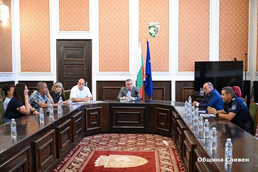борба за нивите: кметът на сливен влиза в сблъсък с апи заради блокиран надлез