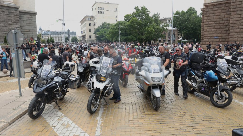 бунт на две колела: мотористите в софия се борят срещу застрахователните гиганти