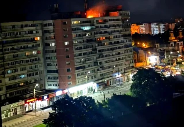войната чука на вратата на нато: руски дрон се стовари върху жилищен блок в румъния