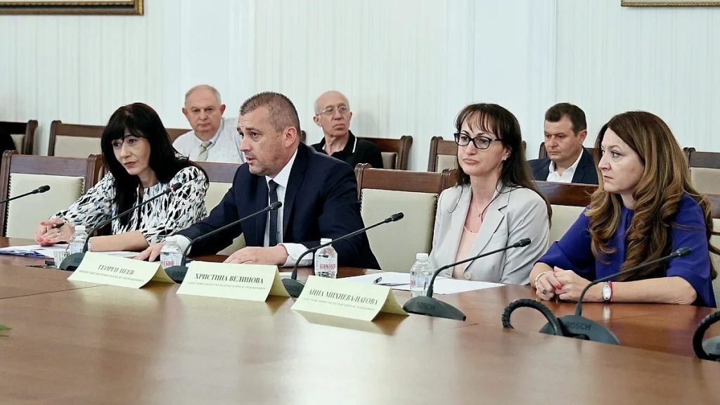 въздухът лети, релсите стоят: големият контраст в българския транспорт