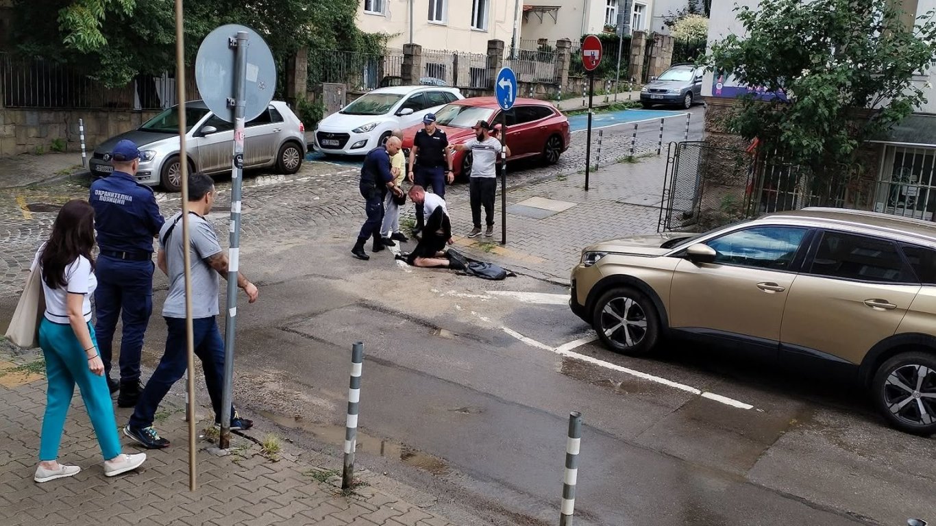 грешната кола: крадец се опитва да отвлече дете, но среща баща-полицай