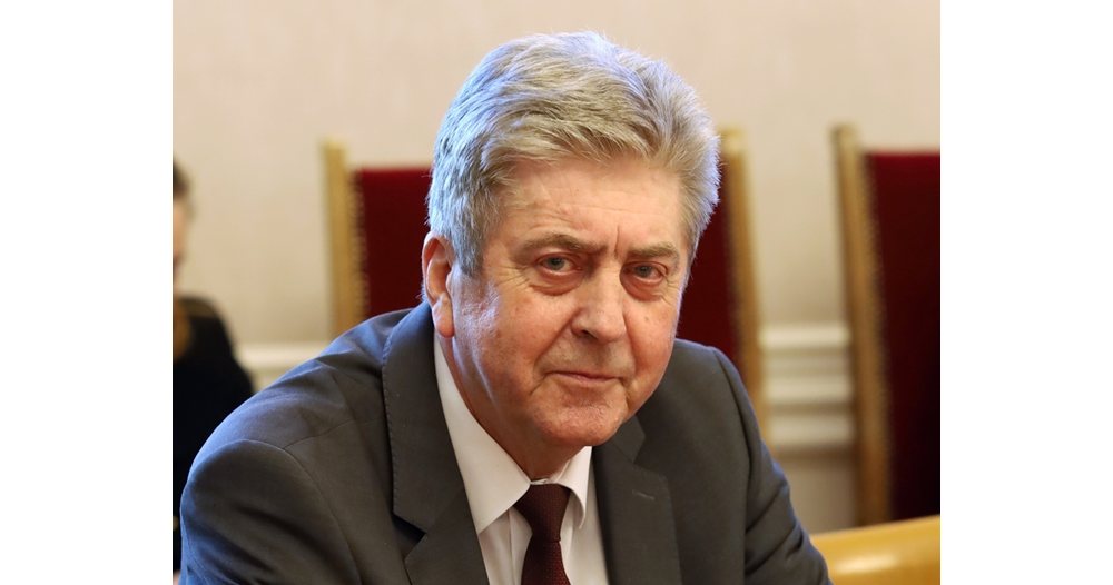 двата мандата и едната библиотека: портрет на георги първанов
