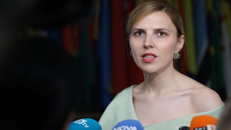 Дипломация отвъд протокола: Велислава Петрова за правото на личен стил в политиката
