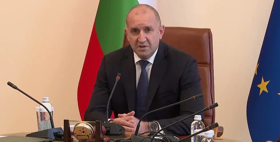 държавната машина в движение: мащабни рокади в разузнаването и данъчната служба