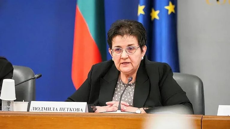 Застраховка за спокойствие или нов дълг? Как България гарантира заплатите и пенсиите си