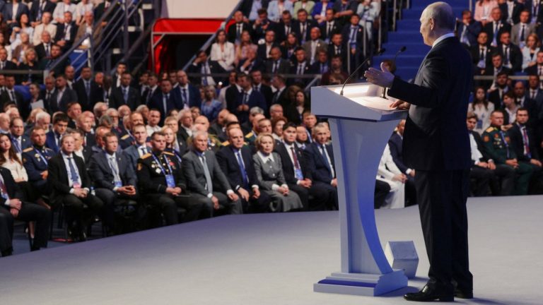 Крепостта под натиск: Путин признава трудностите, но залага на сигурността