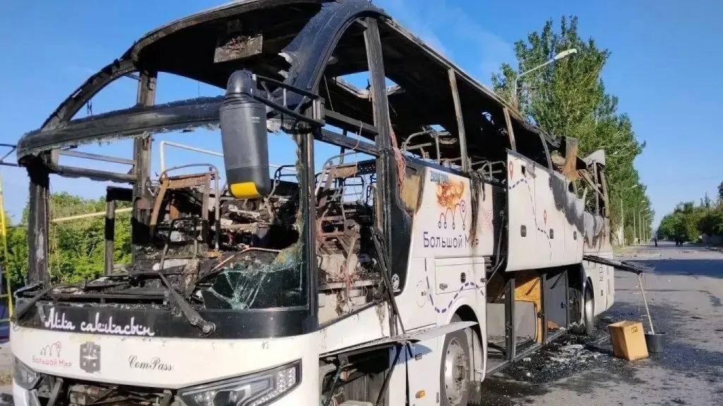 кървава атака срещу цивилни: осем загинали при удар по автобус в донецка област