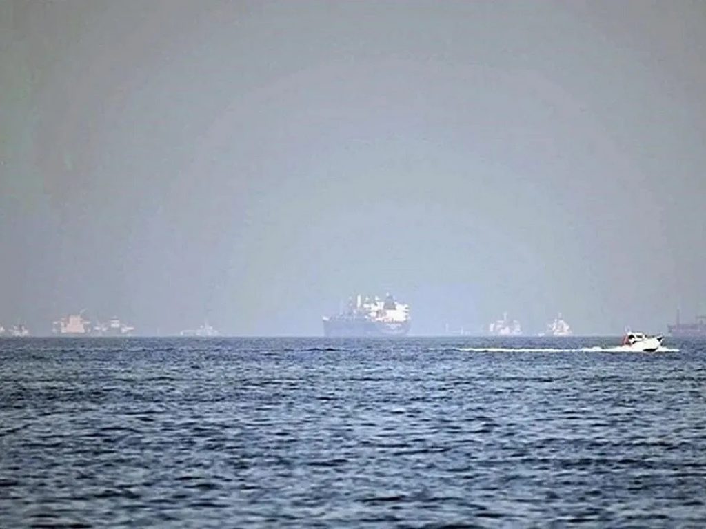 кърваво нападение в черно море: риболовен кораб стана мишена на мистериозна атака
